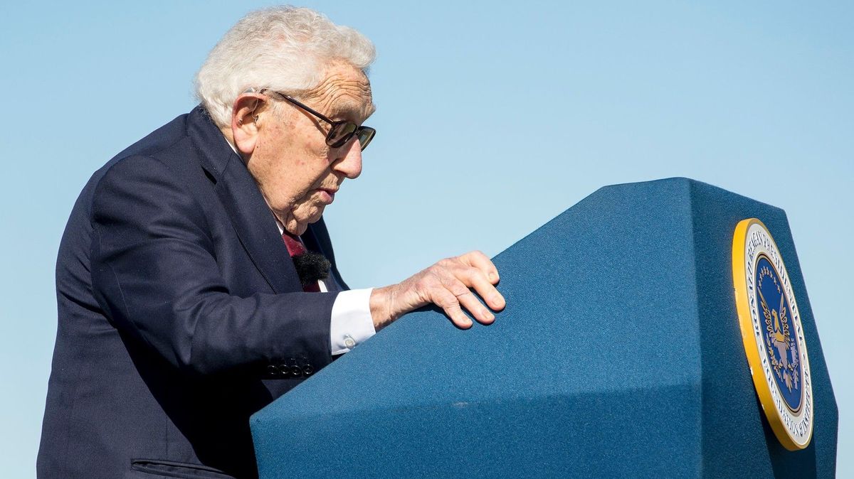 Bod zlomu se blíží, do konce roku se začne vyjednávat, tvrdí Kissinger o Ukrajině